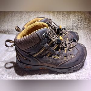 Keen hiking boots kids size 11